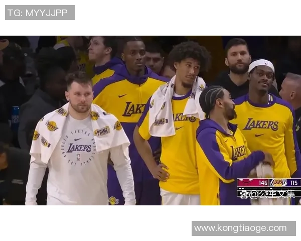 热火与湖人第五场激战回顾关键时刻与球员表现全面分析