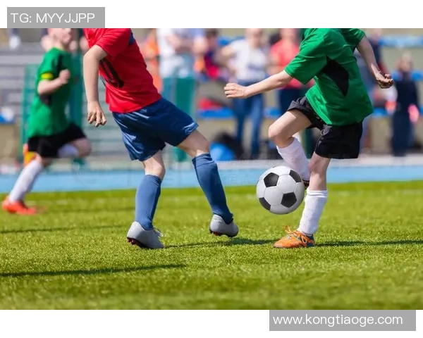 戈多伊克与纽维尔老男孩的激烈对决展现足球魅力与团队精神