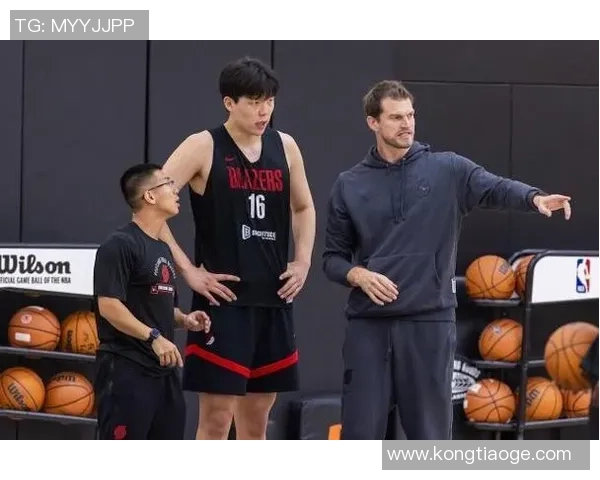 开拓者主帅:暂不添加小杨时刻 常规赛和夏联不同